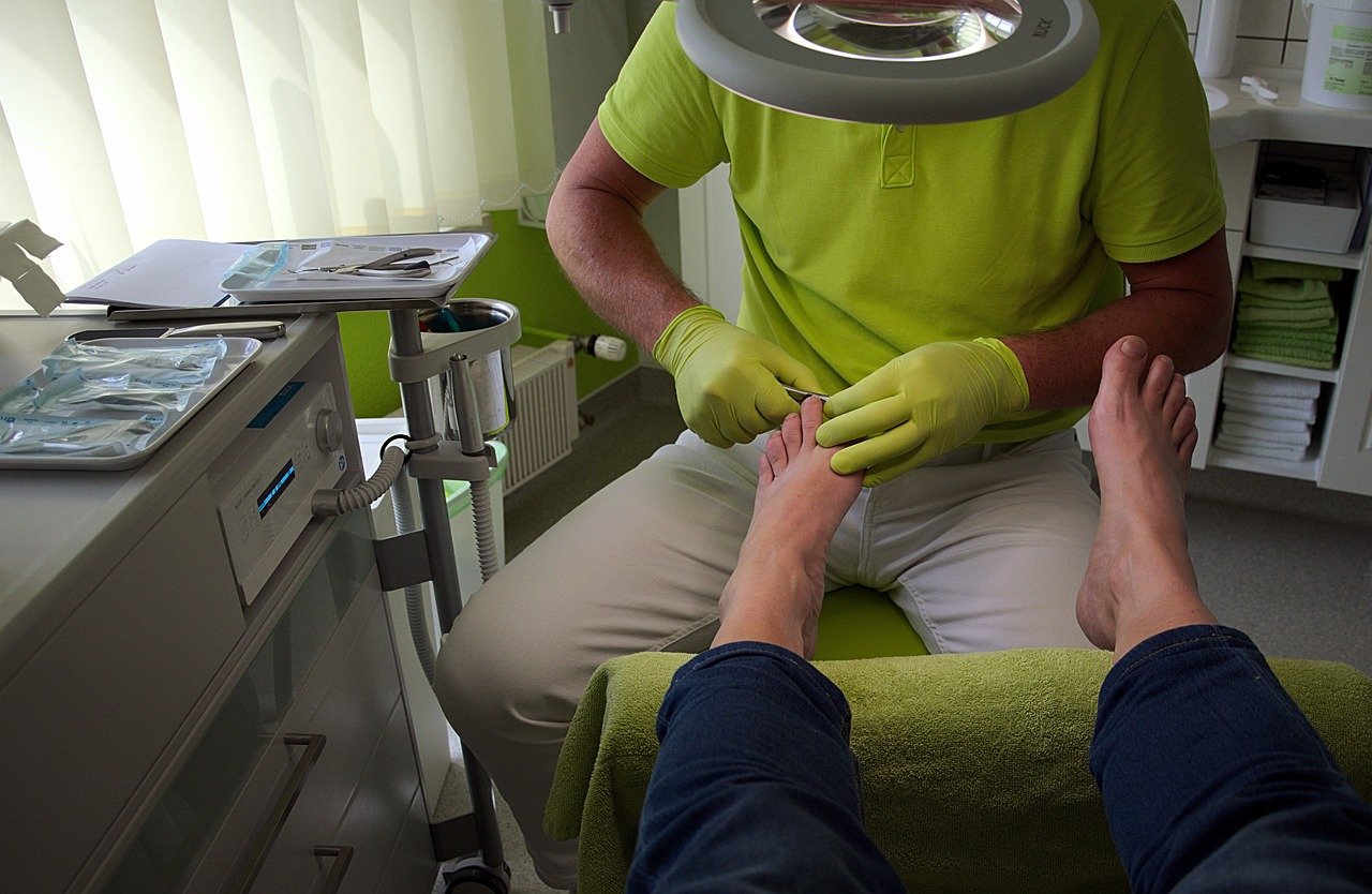 foot care, podiatry, feet-3557130.jpg